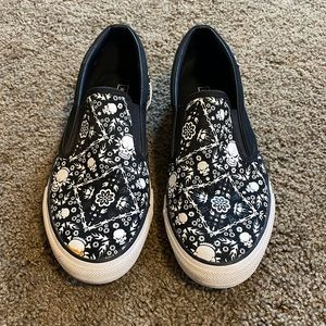 Converse All Star Slip On Shoes - Mens Size 11 - Good used condition